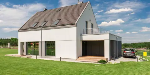 Modernes Haus mit großzügiger Dachterrasse, die viel Platz für Entspannung bietet. Die Traglast der Dachterrasse ist für viele Aktivitäten ausgelegt.