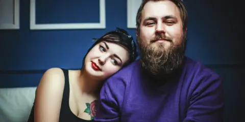 Jak dogodzić kobiecie? Odkryj sekrety szczęśliwej relacji.
