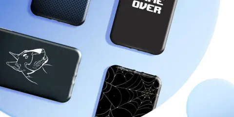 Cztery etui na telefon z różnymi wzorami: kropki, pies, pajęczyna i napis "GAME OVER".