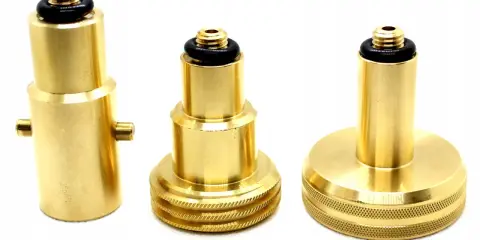Adapter LPG: Gdzie kupić, by tankować gaz za granicą bez stresu?