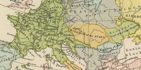 Mapa Europy z zaznaczoną Bawarią, która leży na wschód od Franków, na północ od Italii i na zachód od Królestwa Awarów.