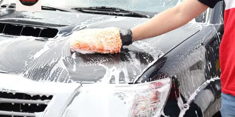 Jak myć auto po woskowaniu? Zachowaj blask i ochronę!