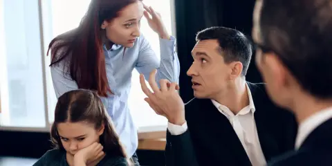 Rodzina dyskutuje o problemie za wysokich alimentów. Wzór odwołania może pomóc w tej trudnej sytuacji.