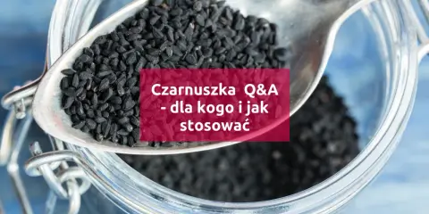 Łyżka czarnuszki nad słoikiem. Tekst: "Czarnuszka Q&A - dla kogo i jak stosować". Dowiedz się, **czarnuszka na co** jest najlepsza.