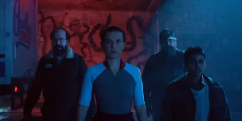 Grupa przyjaciół, w tym Eleven, wyrusza na misję w nowym sezonie Stranger Things.