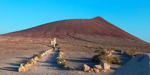 Montaña de Oro en España: Descubre la mágica Montaña Roja de Tenerife