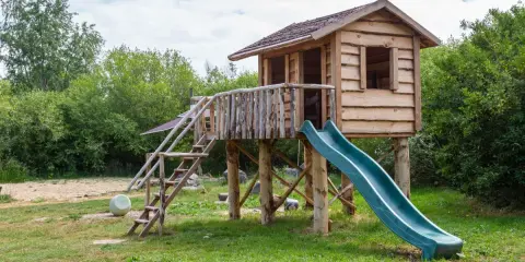 Jak zbudować bezpieczny plac zabaw DIY? Przewodnik krok po kroku