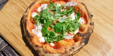 Pâte à pizza italienne : le secret des pros pour une texture parfaite
