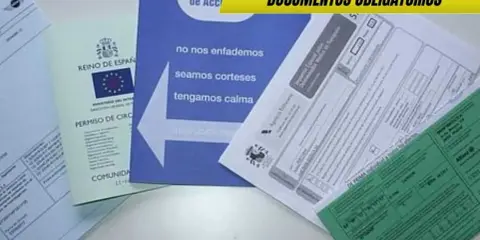 Documentos obligatorios para circular con un turismo: permiso de circulación, ficha técnica y seguro.