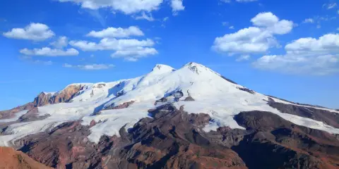 Elbrús: La montaña más alta de Europa (no es el Mont Blanc)