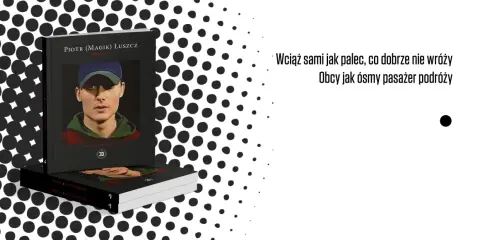 Okładka książki "Excalibur" Piotra (Magika) Łuszcz. Na okładce młody mężczyzna w czapce z daszkiem. Tekst "Wciąż sami jak palec, co dobrze nie wróży. Obcy jak ósmy pasażer podróży" podkreśla priorytety.