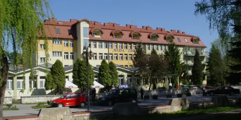 Sanatorium Nida Busko-Zdrój zaprasza na turnusy rehabilitacyjne. Sprawdź cennik i zarezerwuj pobyt.