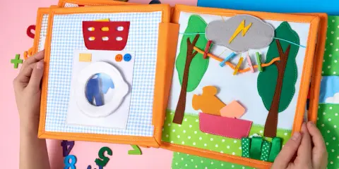 Książeczki sensoryczne dla niemowlaka: Wybierz bezpieczną i rozwijającą!