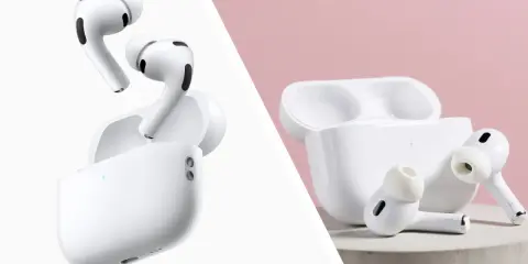 Två par vita AirPods Pro 3 med laddningsfodral. Enkla och eleganta hörlurar för musikälskaren.