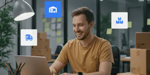 Uśmiechnięty mężczyzna pracuje przy laptopie, otoczony ikonami magazynu, dostawy i paczek. Baselinker connect ułatwia zarządzanie logistyką.