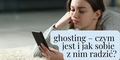 Smutna dziewczyna z telefonem. Tekst: "ghosting – czym jest i jak sobie z nim radzić?".