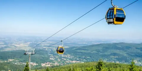Świeradów-Zdrój: Gdzie leży perła Izerskich? Atrakcje i dojazd