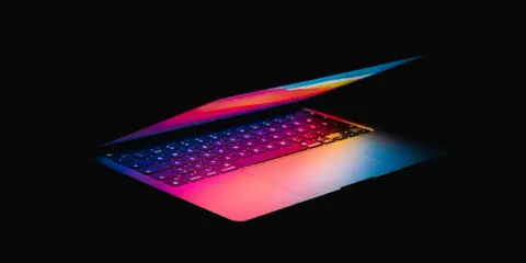 Jaki laptop do Photoshopa? Wybierz sprzęt, który przyspieszy pracę!