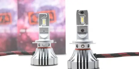 Nowe żarówki LED do Golfa 4 przód. Zapewnią lepszą widoczność i nowoczesny wygląd.