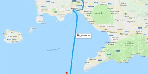 Trasa z Neapolu na wyspę Capri, podróż trwa 2 godziny 25 minut.