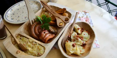 Gdzie zjeść w Zakopanem? Od karczm po fine dining Twój przewodnik