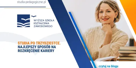 Uśmiechnięta kobieta z książkami, idealna do promocji przygotowania pedagogicznego online. Studia po trzydziestce to szansa na rozwój.