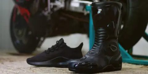 Buty motocyklowe turystyczne: Co musisz wiedzieć przed zakupem?