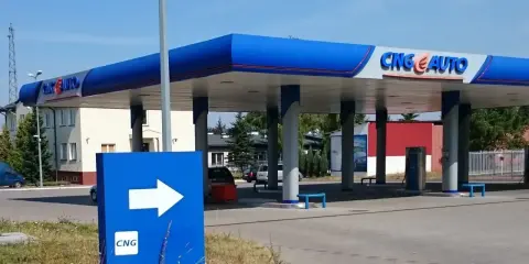 Gdzie zatankować CNG w Polsce? Mapa, ceny, oszczędności do 30%