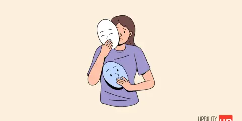 Une jeune femme tient deux masques, l'un devant son visage, l'autre sur sa poitrine. Un questionnaire borderline pourrait aider à comprendre ces changements d'identité.