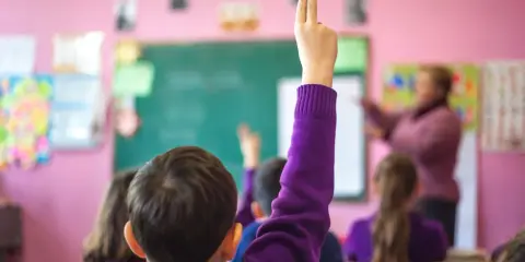 Kiedy zlikwidowano ZSZ? Reforma, szkoły branżowe i co zyskali uczniowie?