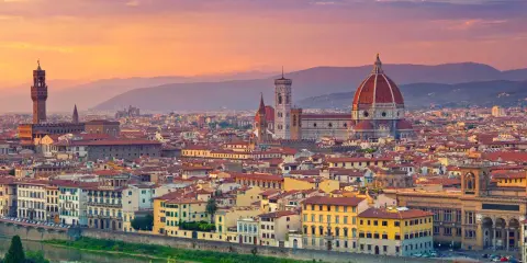 Firenze, centro storico cosa vedere: il Duomo, Palazzo Vecchio e Ponte Vecchio al tramonto.
