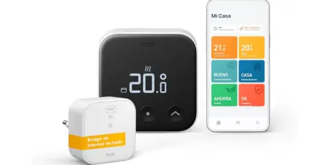 Termostato Tado inteligente con pantalla digital mostrando 20.0°C y app móvil. Un puente de internet incluido.