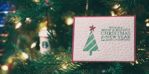 Postal de Navidad con árbol y luces. ¡Ideas para tus felicitaciones!