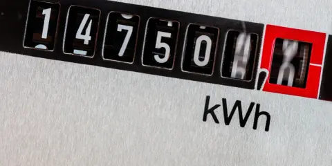 Licznik energii pokazuje 14750 kWh. To dane z licznika, które mogą być przydatne przy rozliczeniach taryfy nocnej Tauron.