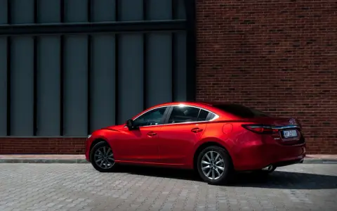 Mazda 6: Jaki silnik wybrać? Benzyna czy Diesel? Uniknij błędów!