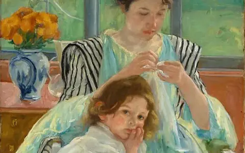 Obraz Mary Cassatt: matka z dzieckiem, siedzą przy oknie, w wazonie pomarańczowe kwiaty.