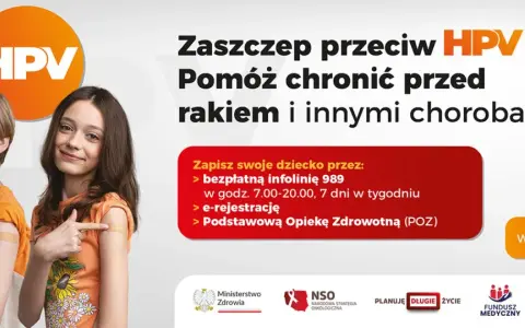 Dwoje uśmiechniętych dzieci z plastrem po szczepieniu HPV. Zachęta do ochrony przed rakiem.