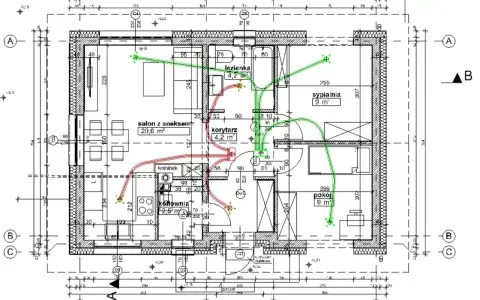 Projekt instalacji wentylacji mechanicznej z odzyskiem ciepła w mieszkaniu. Zielone linie pokazują nawiew, czerwone wywiew.