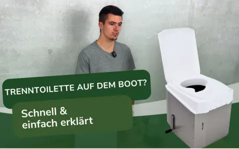 Mann erklärt die **boot toilette funktionsweise**. Trenntoilette auf dem Boot: schnell & einfach erklärt.