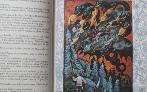 Ilustracja do baśni o złotym ptaku: smok ziejący ogniem atakuje las, gdzie stoi chłopiec z kosą.