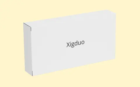 Białe, prostokątne pudełko z napisem "Xigduo" na jasnym, żółtym tle.