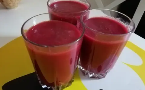 Koktajl z buraka, banana i jabłka – zdrowy przepis na wzmocnienie organizmu
