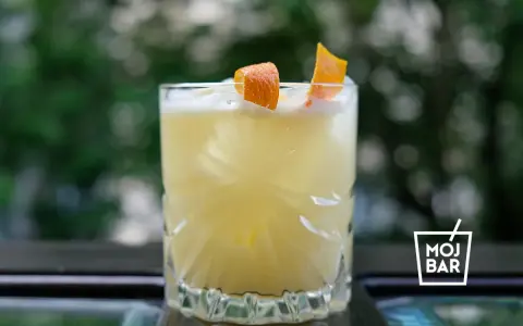 Drinki z whisky: Opanuj klasyki i zaskocz gości! Proste przepisy