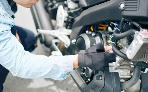 Wymiana oleju w motocyklu: co ile? Poradnik eksperta, by silnik służył lata