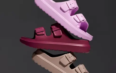 Trzy pary klapków w odcieniach różu, burgundu i beżu. Idealne buty do pracy stojącej, zapewniające komfort i wygodę.