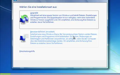 Windows-Installationsbildschirm zeigt Upgrade- und benutzerdefinierte Optionen für alle Windows-Versionen.