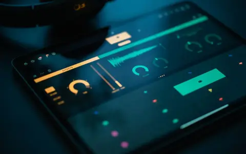 Interface d'un logiciel musique Windows sur tablette, avec des formes d'ondes et des curseurs.
