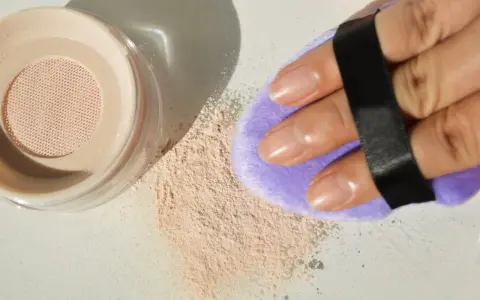 Paese Illuminating Covering Powder: Krycie + Blask. Czy warto?