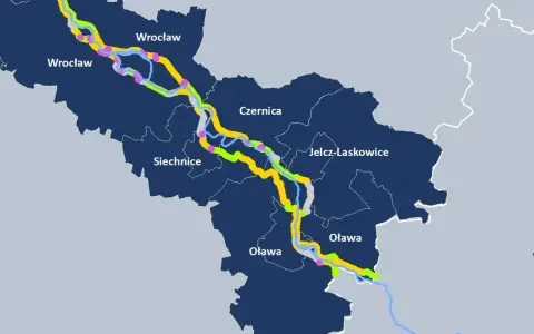 Mapa z zaznaczonymi trasami rowerowymi, w tym niebieski velo, biegnącymi przez Wrocław, Czernicę, Siechnice, Jelcz-Laskowice i Oławę.