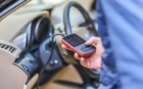 Diagnostyka Renault, sprawdzenie błędów DTC B1267 za pomocą czytnika OBD.